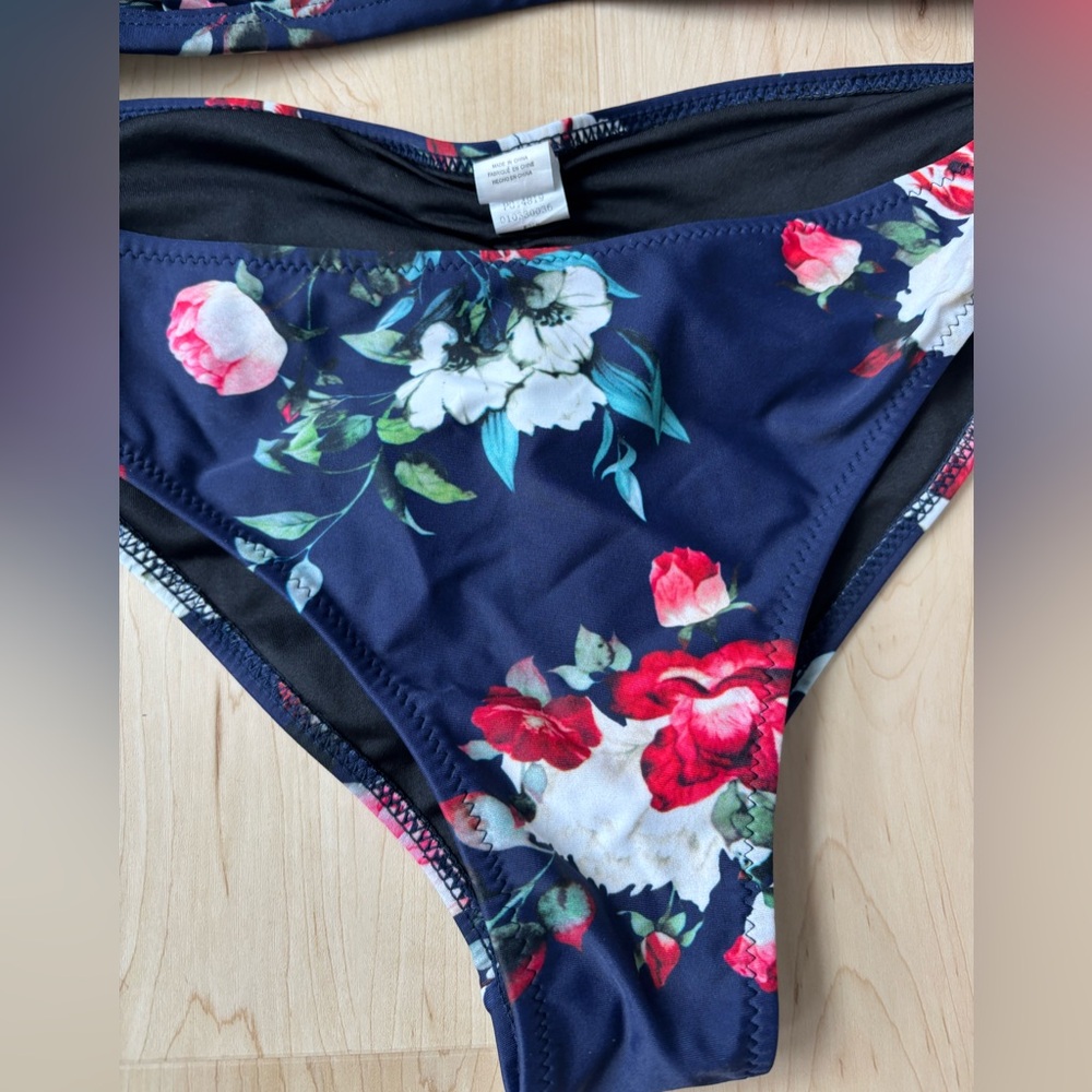 Cupshe Floral Ruffle Bikini Set - Picture 4 of 11